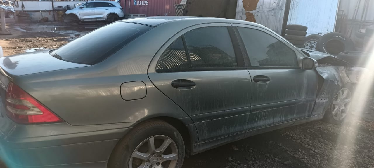  Mercedes-Benz C180 2005    EN DESARME